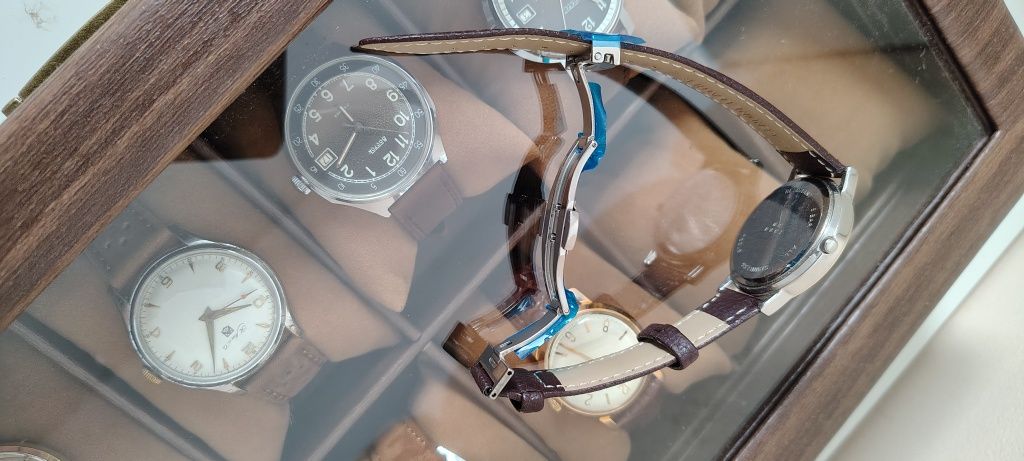 Zegarek ADORA mechanizm kwarcowy , znakomity stan polecam!
