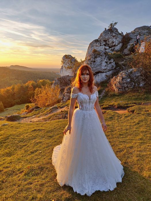 Zjawiskowa suknia ślubna z trenem gorsetowa