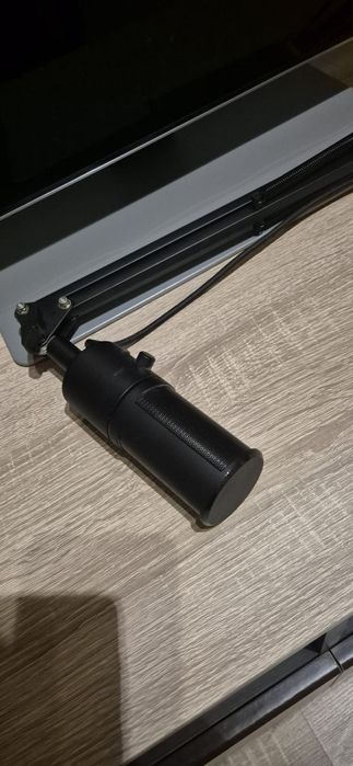 Razer seiren X  Mikrofon + Statyw