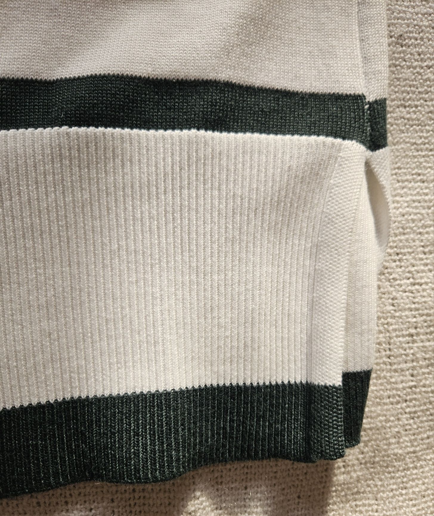 Sweter w paski firmy  Wotwoy rozm. L