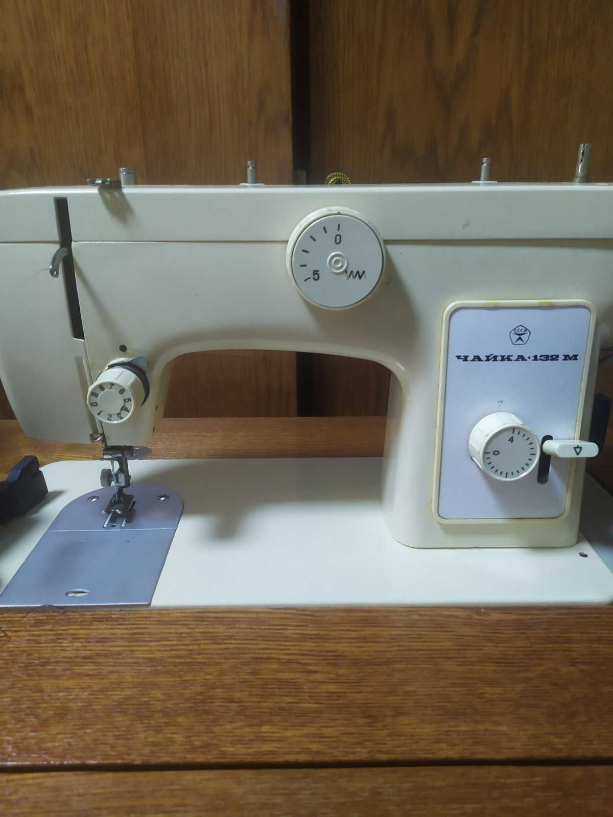 Швейная машинка Чайка 142м с электроприводом