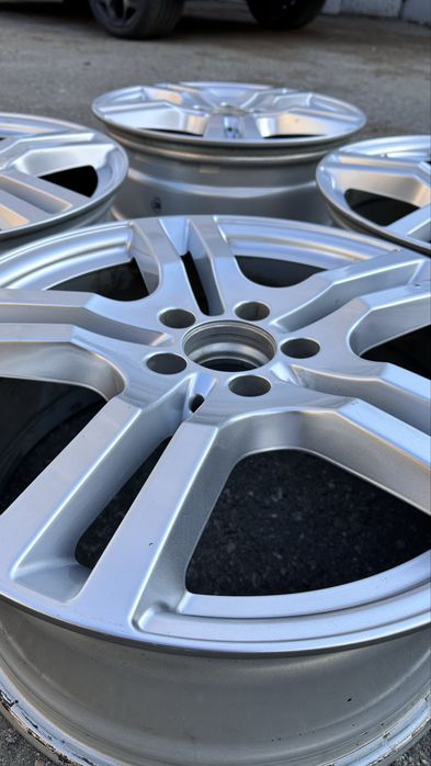 Диски Оригінальні Mercedes GLA, GLB, 247 R18