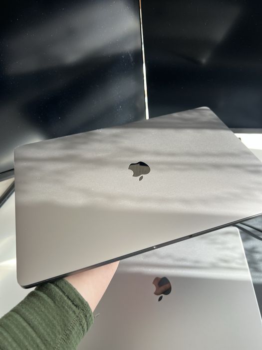 Macbook Pro 16 - Intel I9 16/1024
