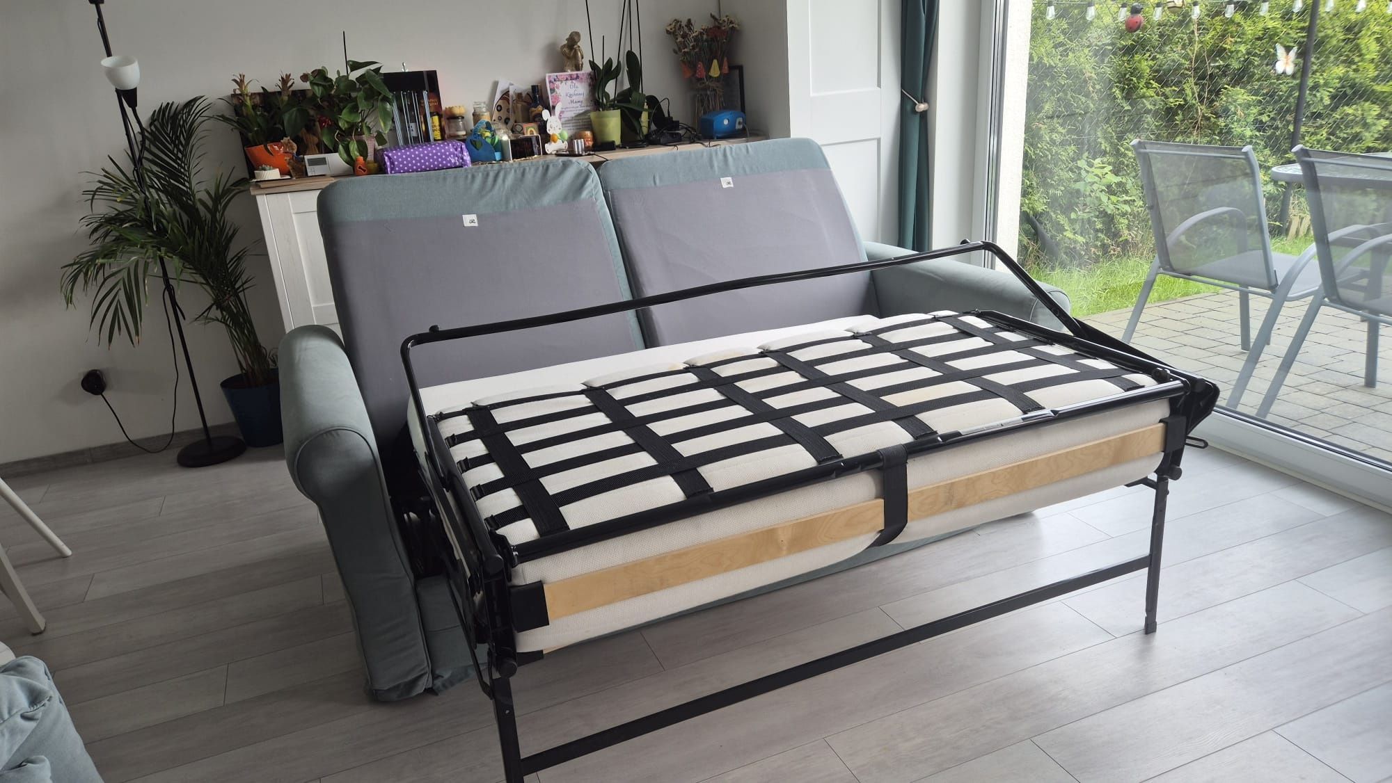 Sofa rozkładana z materacem