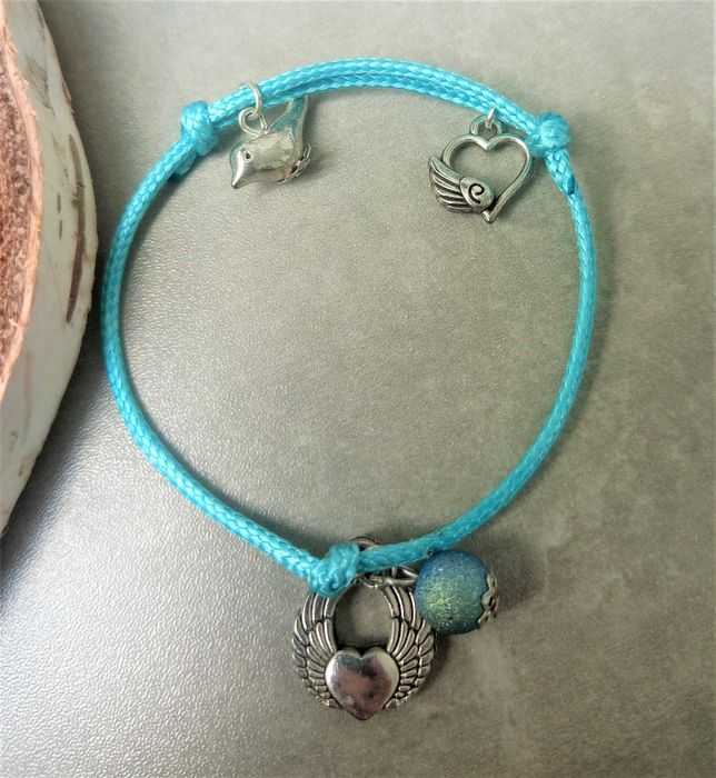 Bransoletka turkusowa z zawieszkami ptak i serce prezent