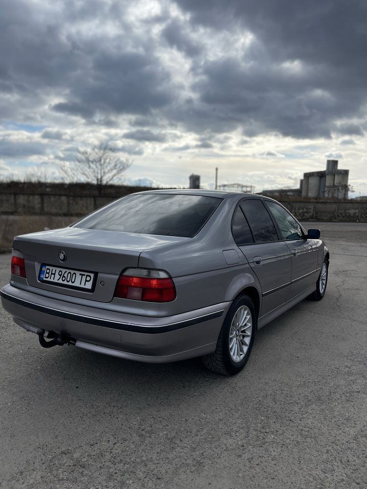 Продам живую BMW E39 523i