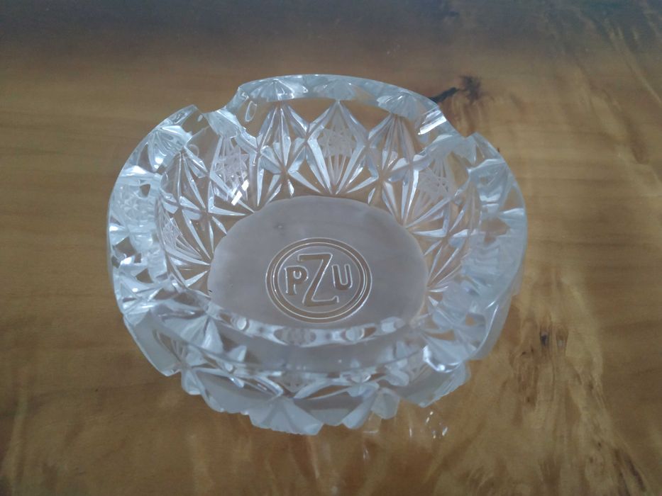 Popielniczka kryształowa z logo PZU