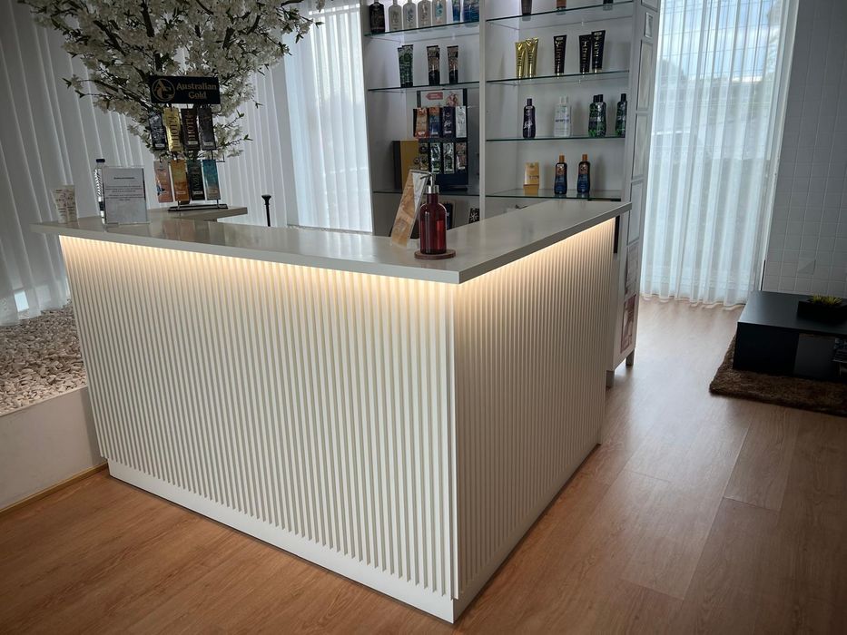 Conjunto balcão + móvel expositor