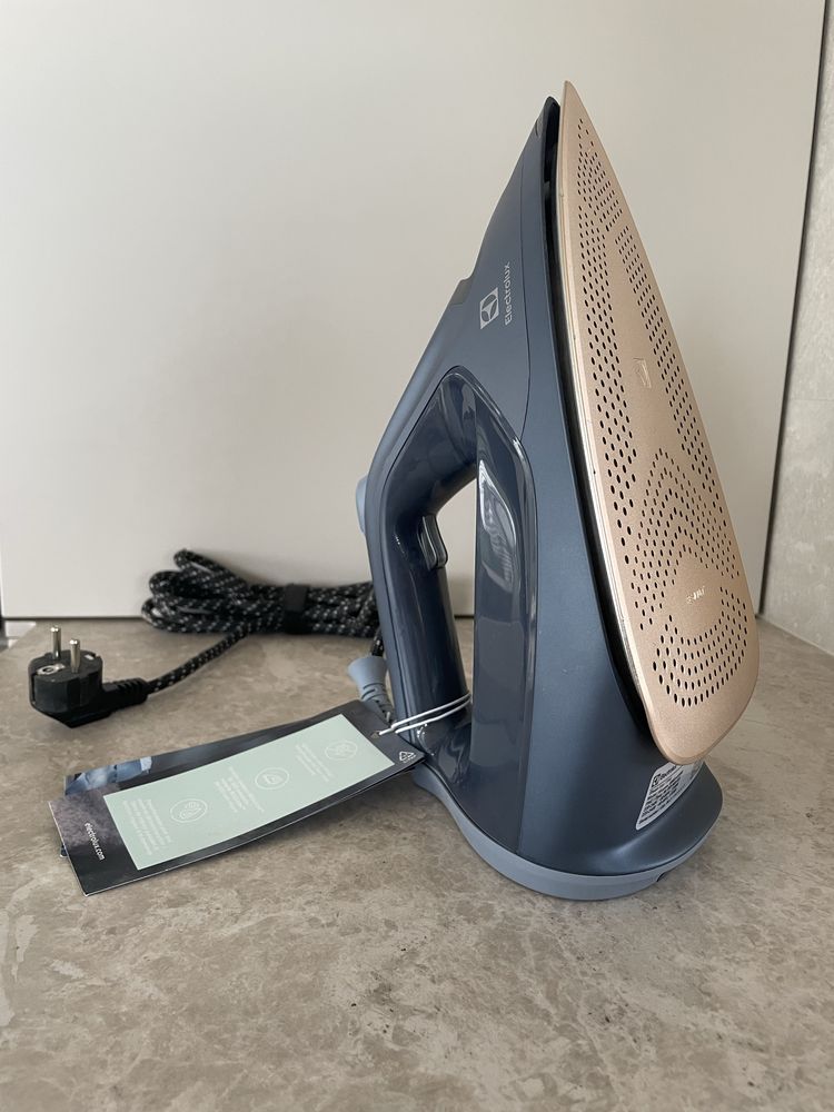 Żelazko Parowe ELECTROLUX E8SI1-6DBM Resilium 240g/min