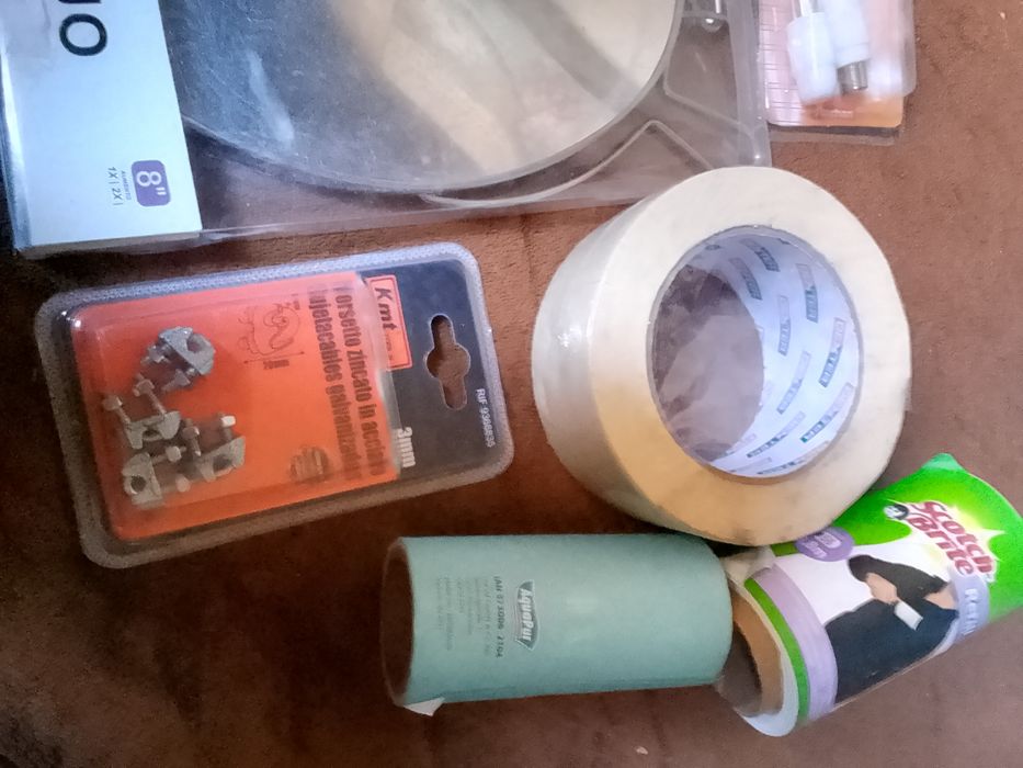 Várias utilidades para a casa etc desde 50 cêntimos estado novo