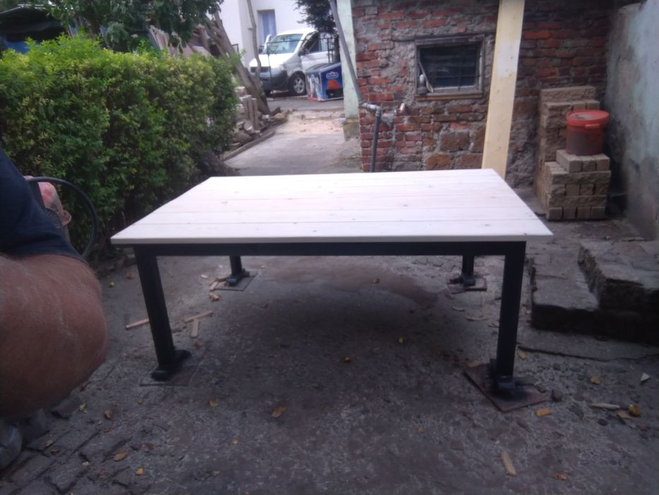 SPRZEDAM duży i ciężki stół ogrodowy transport gratis