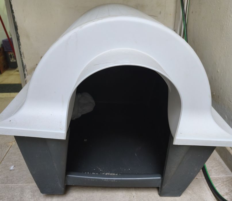 Casota de Cão em PVC. Excelente Estado