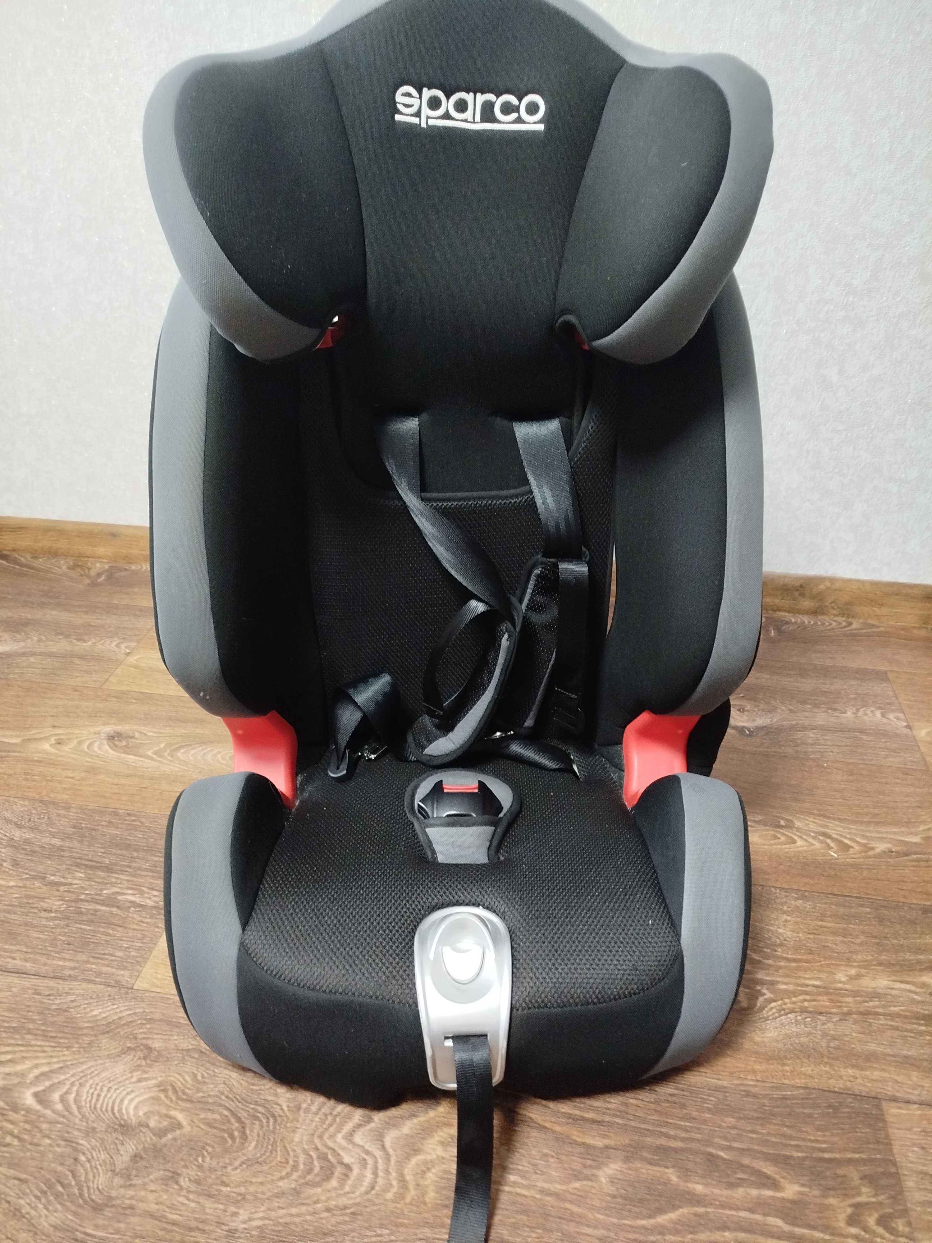 Продам автокресло Sparco