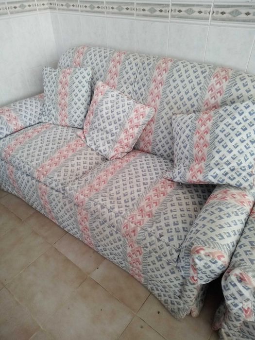 Sofá usado para desocupar
