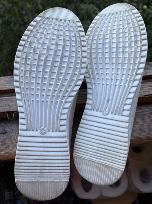 Мокасини білі жіночі 39 розмір