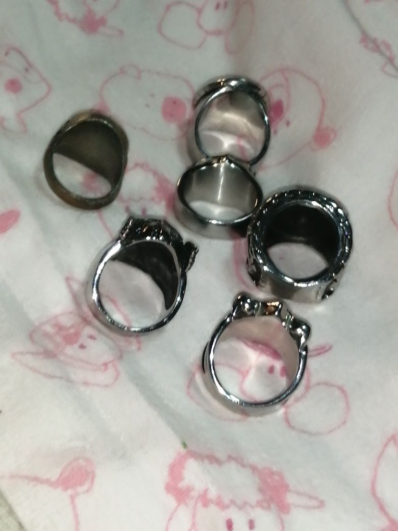 Conjunto de Vários Anéis Grossos com várias imagens