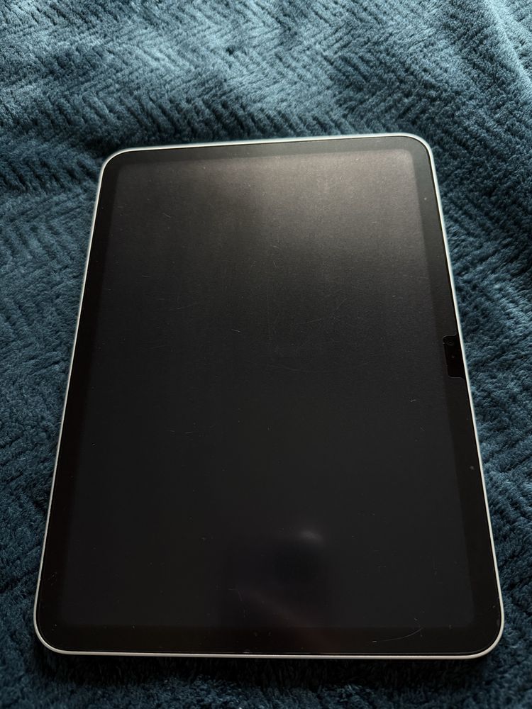 Ipad 10 gen Silver + obudowa logitech z klawiaturą