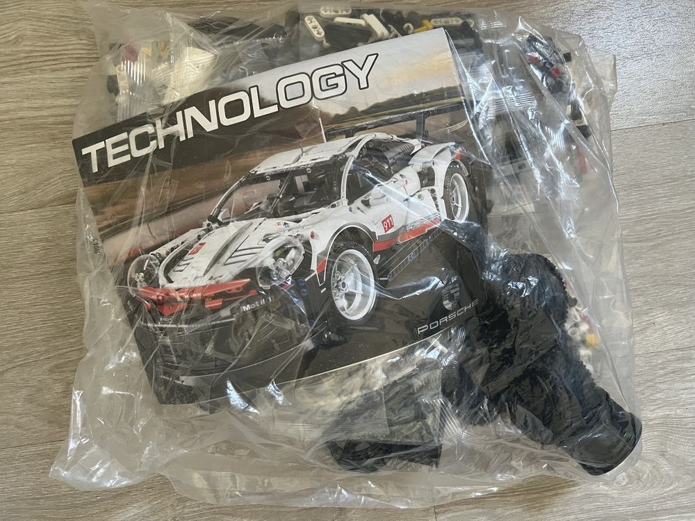 Porsche 911 RSR.