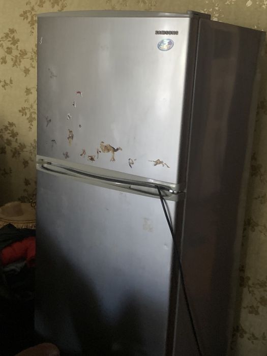 Продам рабочий холодильник