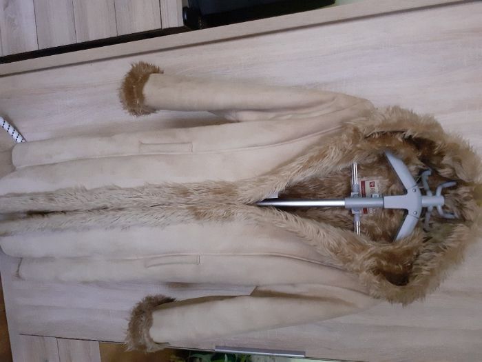 Kożuch damski M firmy Reserved