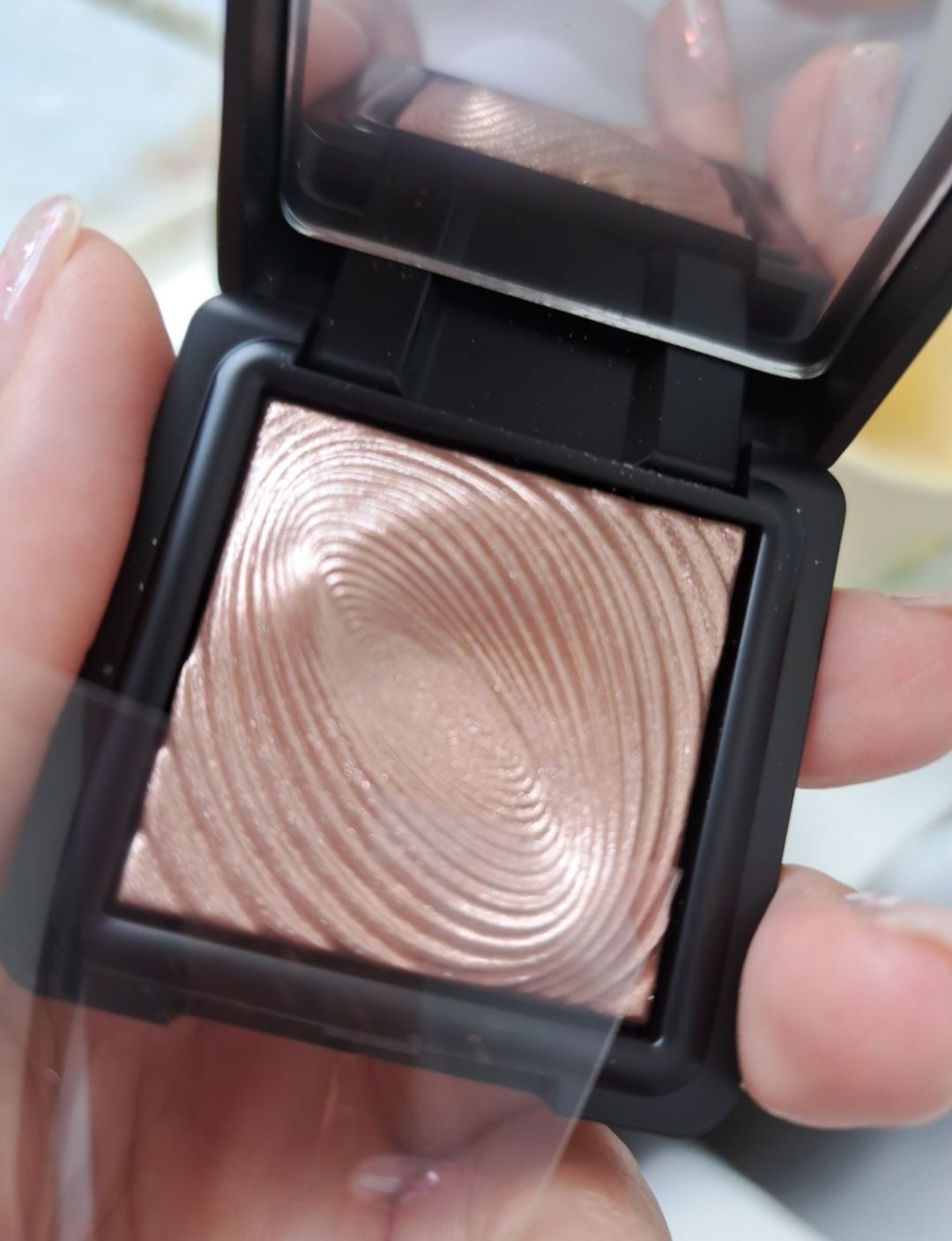 Тіні Kiko water eyeshadow хайлайтер