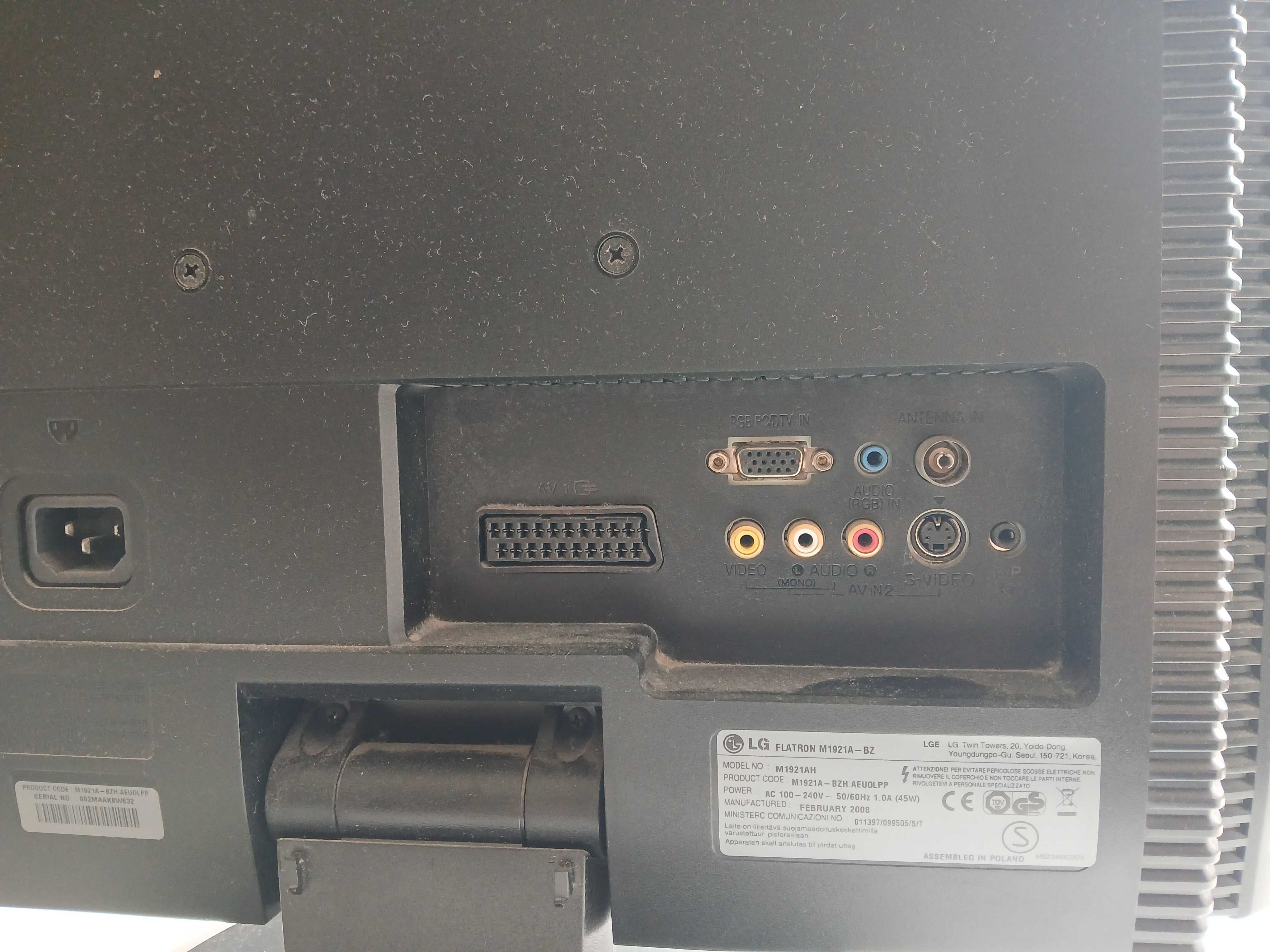 Monitor LG Flatron M1921A-BZ z tunerem telewizyjnym
