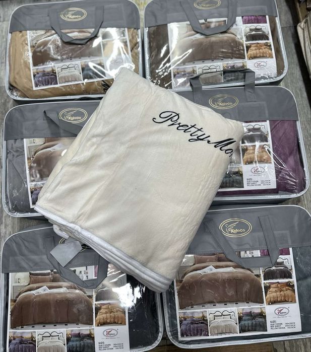 Вишукане приємна мʼяка велюрові комплекти постільної білизни "Monica"