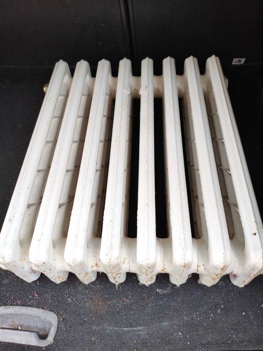 Grzejniki żeliwne żeberkowe, używane, w pełni sprawne