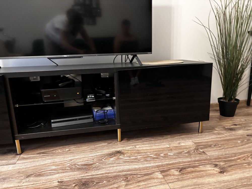 Szafka RTV ikea czarna na wysoki polysk