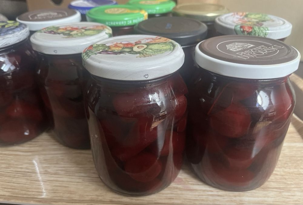 Buraczki świeże czerwone całe małe w słoikach