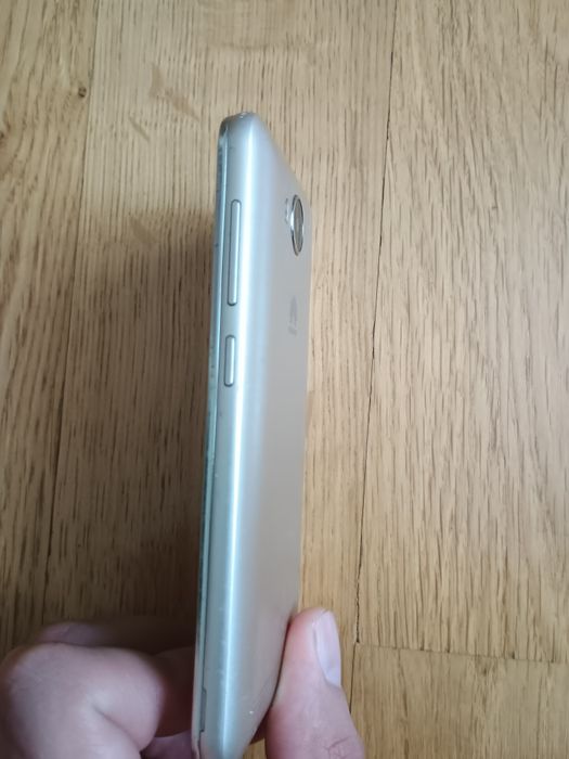 Смартфон HUAWEI Y3 1/8 Гб колір золотий