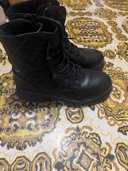 Осінні ботинки для дівчинки кожані чорні