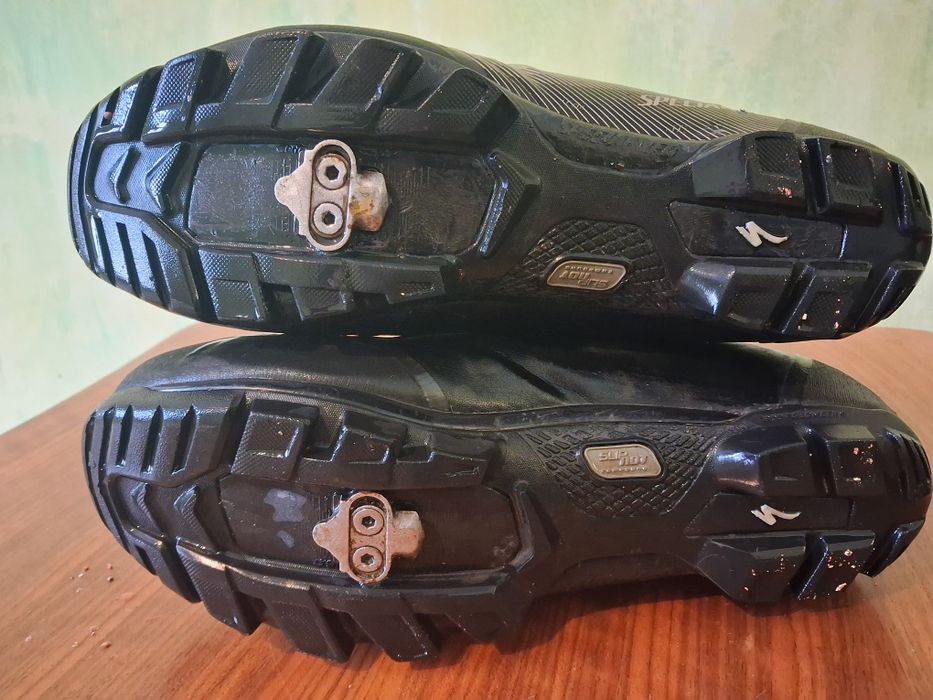 Specialized defrosted trail веловзутя 46 розмір