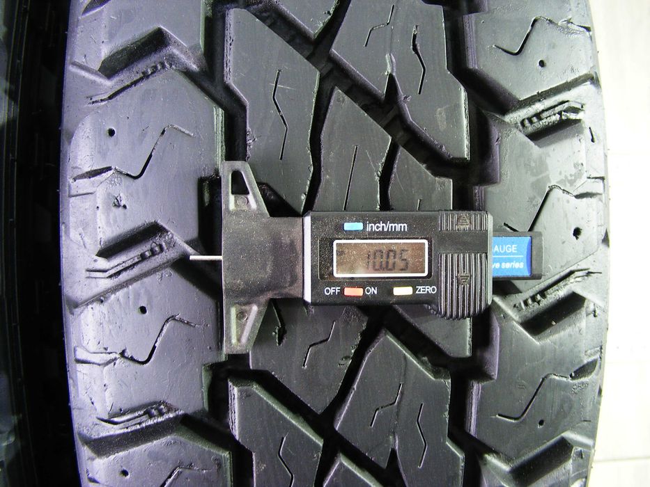 Грязьова гума 225/75/16 -2 шт.Cooper Discoverer S/T