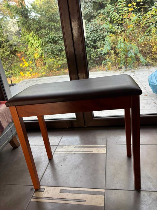 Legnica pianino plus stołek wydam