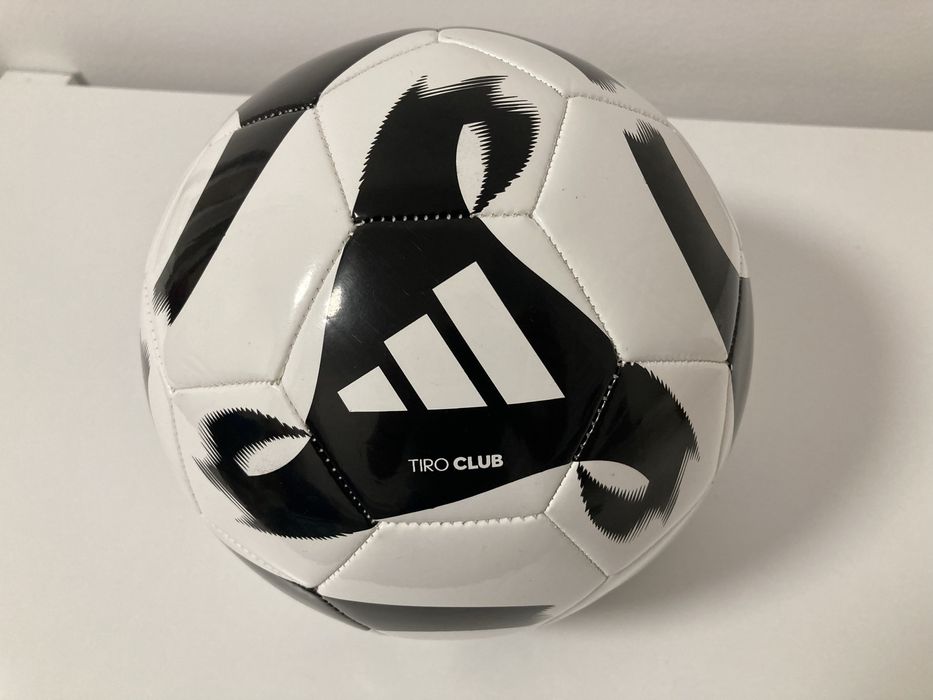 Piłka nożna Adidas Trio Club rozmiar 4