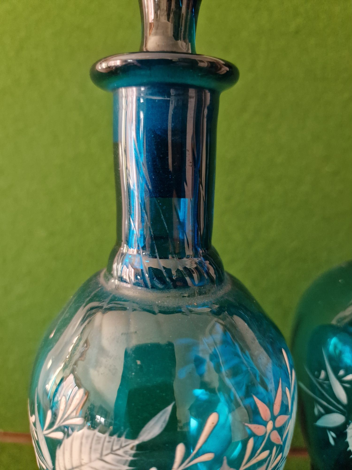 Par de garrafas em vidro soprado e pintado à mão
