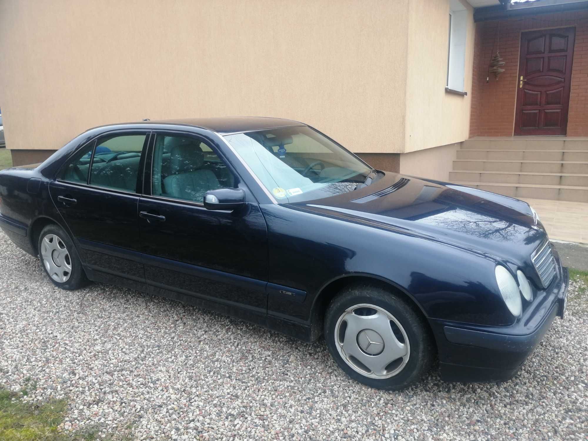 Mercedes Benz E 220 CDI