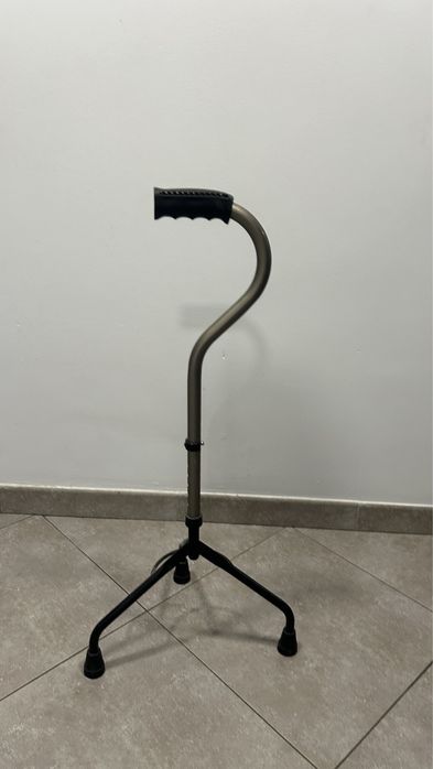 Bengala de três pés