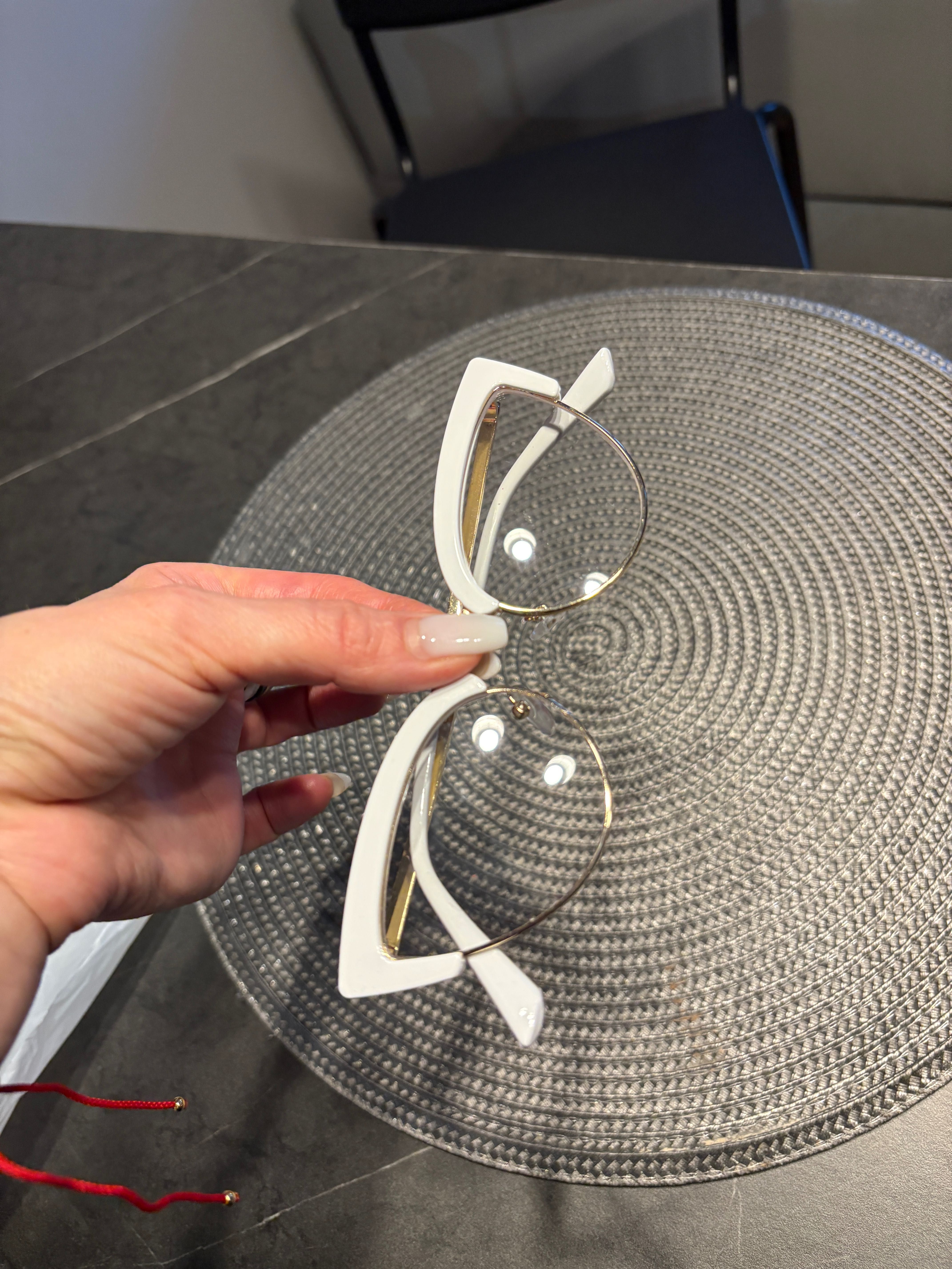 stylowe okulary z regularnymi szkłami