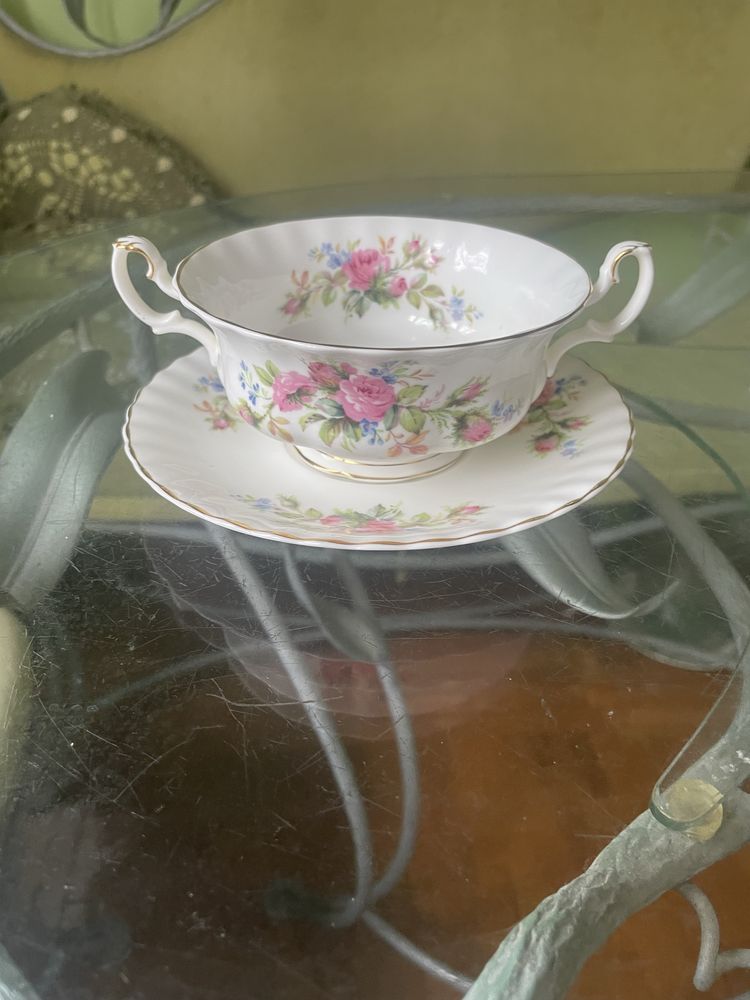Бульйонница ,тарелки  из английского фарфора "Royal Albert"