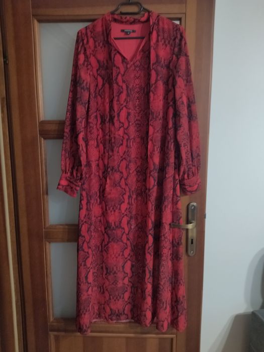 Piękna czerwona sukienka długa firmowa