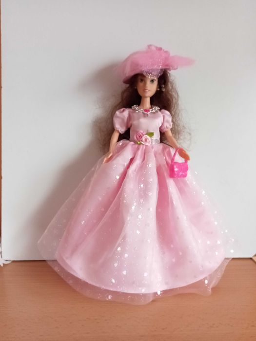 Ubranka Lalka Barbie suknia długa kapelusz biżuteria buty