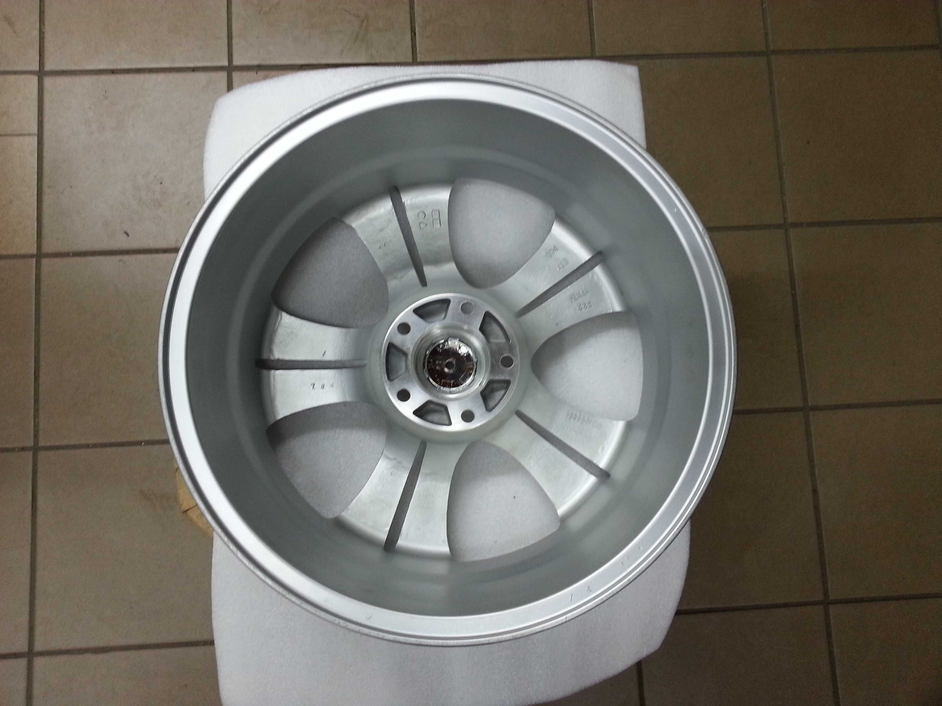 Felga aluminiowa 5x114,3 x72,6 7x17 ET-40 BSA 322