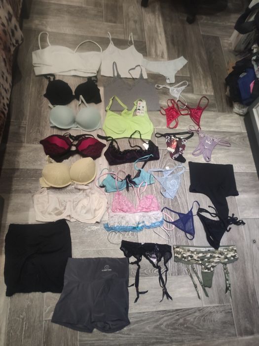 Жіноча білизна - ліфи, стрінги, топи, пояса