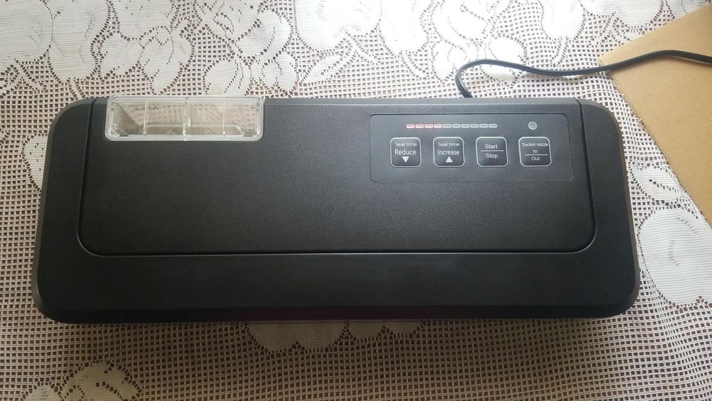 Вакуумний пакувальник (вакууматор) P-290A чорний