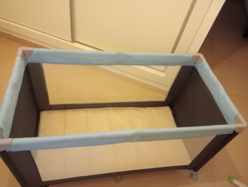 Cama de viagem com colchão