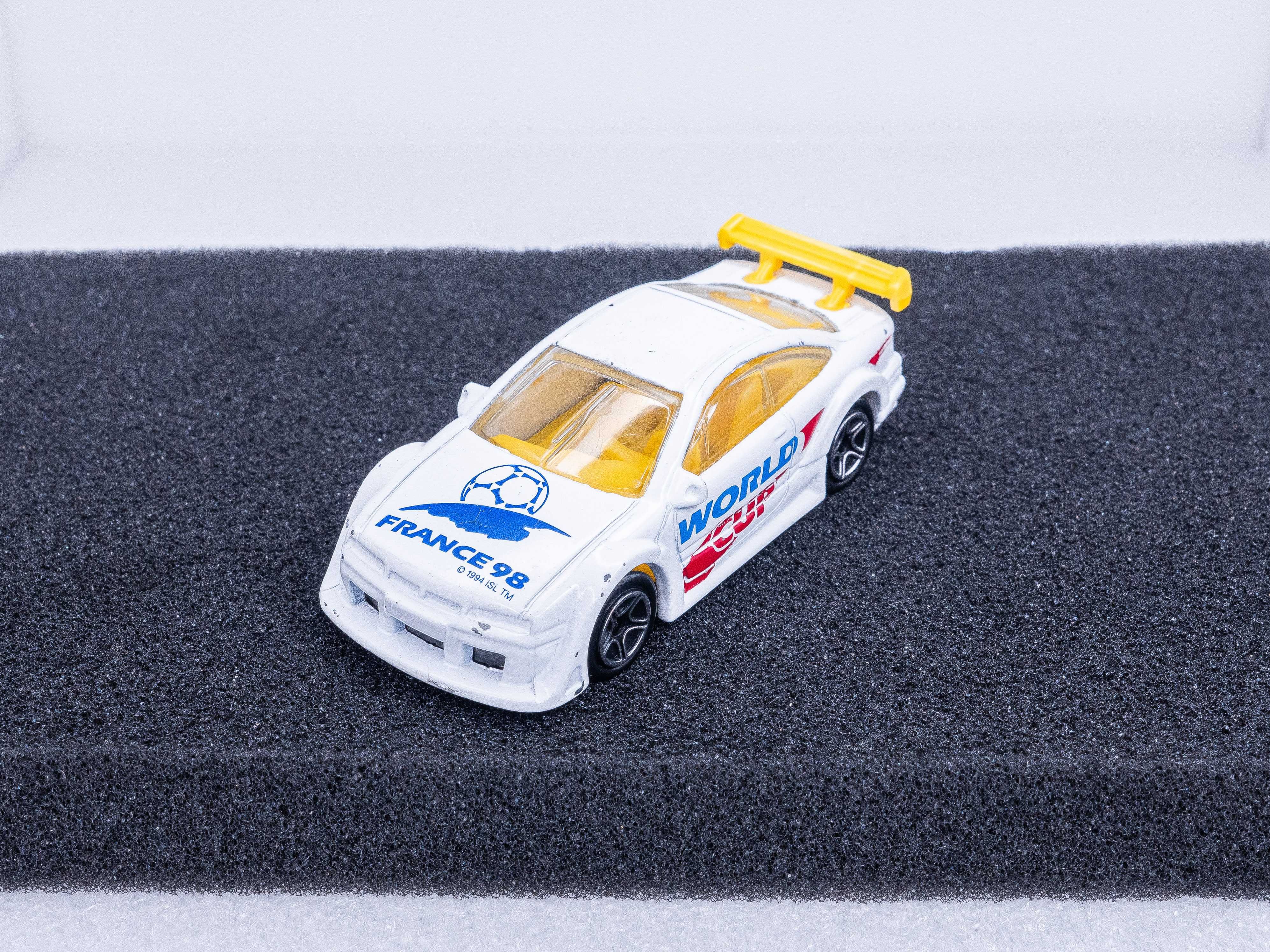 Matchbox Opel Calibra DTM z roku 1998 stan kolekcjonerski