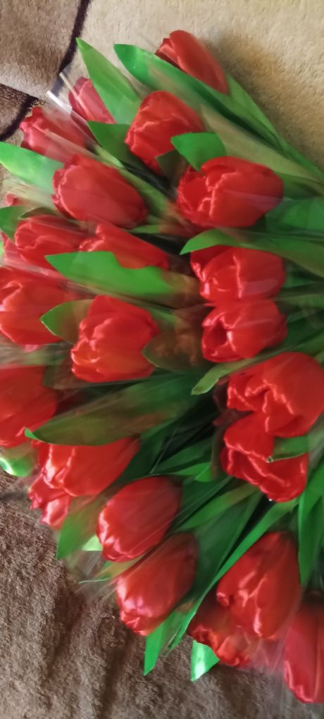 Tulipany z wstążki
