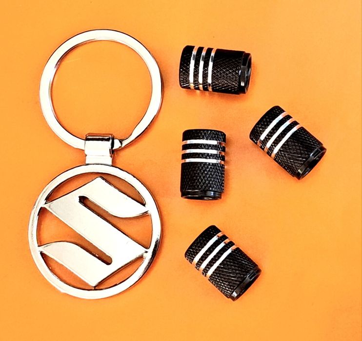 ** NOWY Breloczek SUZUKI + Nakrętki na wentyle czarne komplet tuning